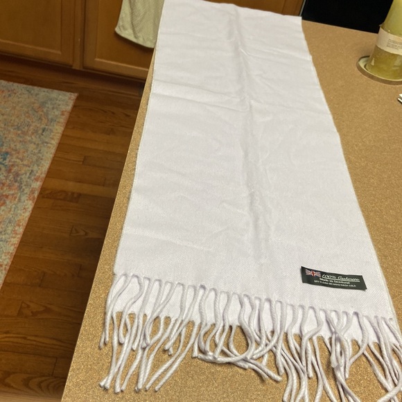 New Cashmere Scarf - Picture 3 of 6